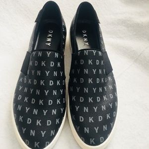New DKNY Leather Slip On Loafer Sneakers Size 8.5